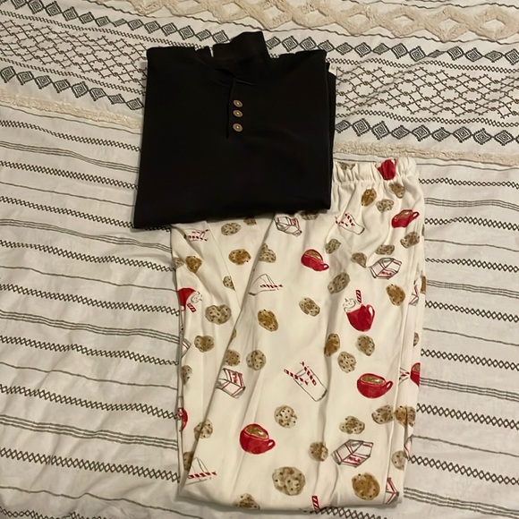 Burt’s Bees milk and cookies Christmas pajama set - Picture 1 of 4